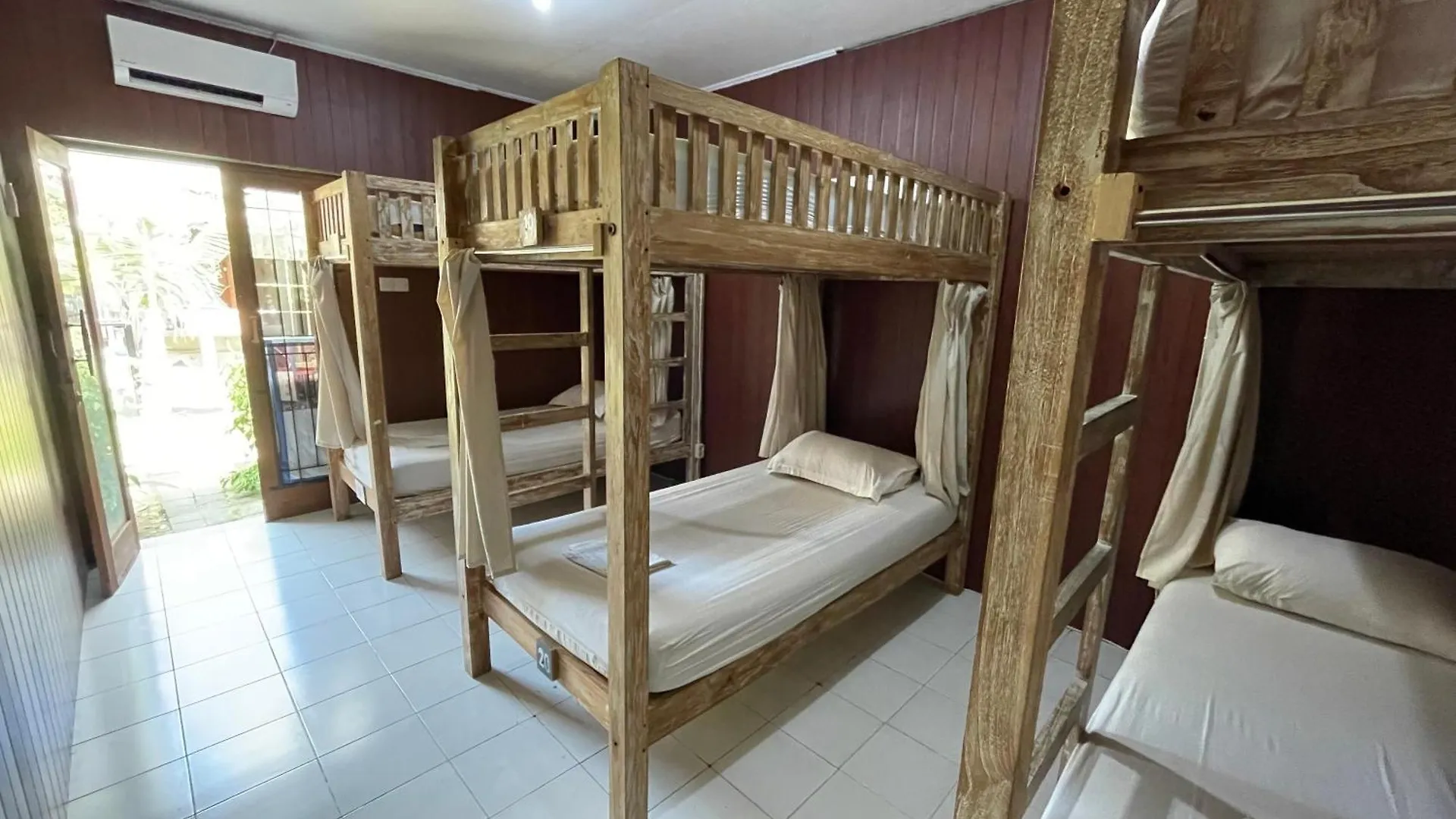 Hostel Da Housetel Kuta